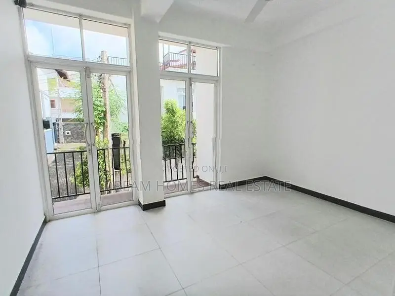 4 Bed 1st Floor House - Koswaththa, Muththettugoda Rd
