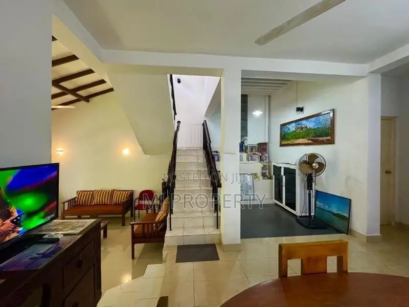 ( IS-1019) Valuable Two Storey House Sale in Athurugiriya
