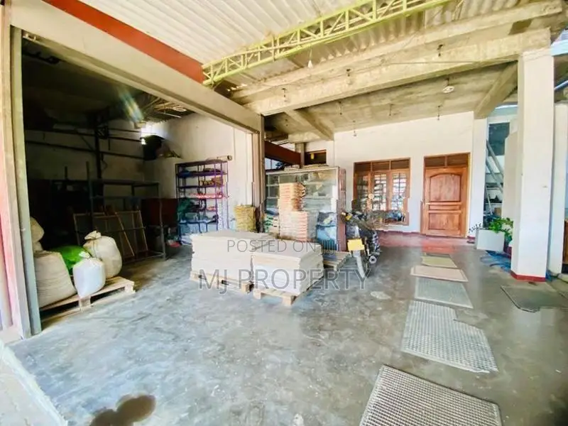( IS-1029) Highly Valuable Commercial Building Sale in Pannipitiya