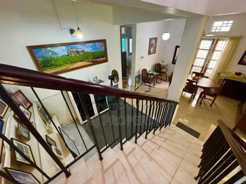 ( IS-1019) Valuable Two Storey House Sale in Athurugiriya