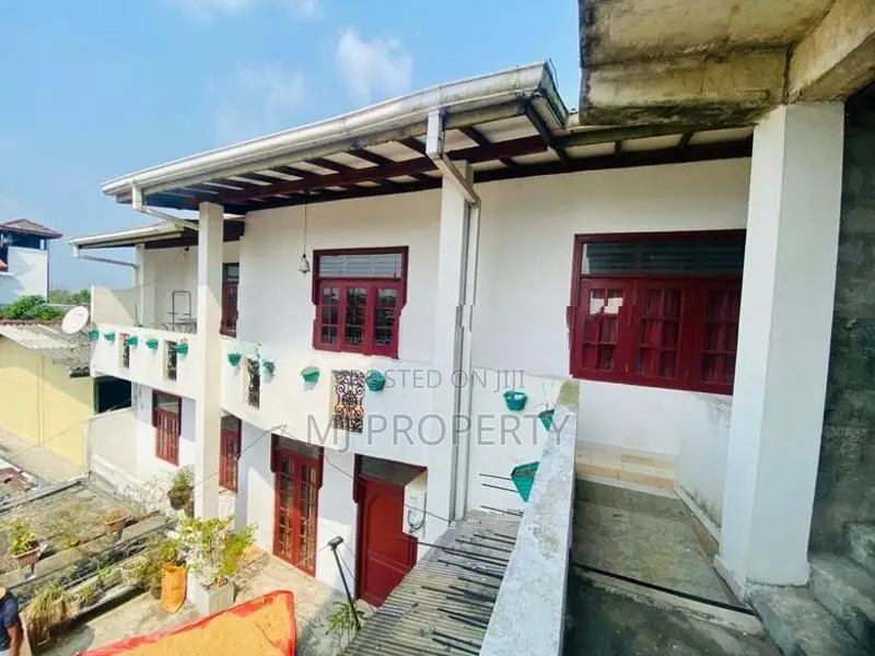 ( IS-1029) Highly Valuable Commercial Building Sale in Pannipitiya