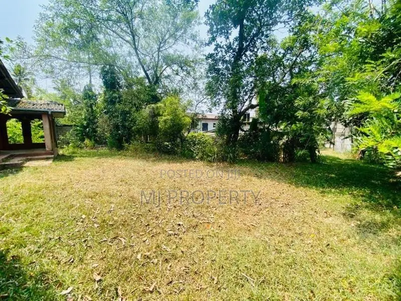 ( IS-1007) Valuable Commercial Bare Land for Sale in Kottawa