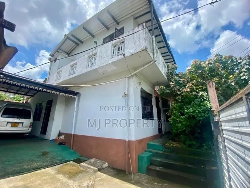 ( IS-1050) Valuable Two Storey House Sale in Homagama