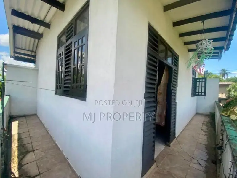 ( IS-1050) Valuable Two Storey House Sale in Homagama