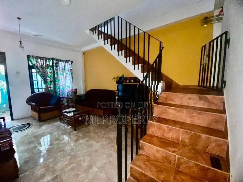 ( IS-1050) Valuable Two Storey House Sale in Homagama