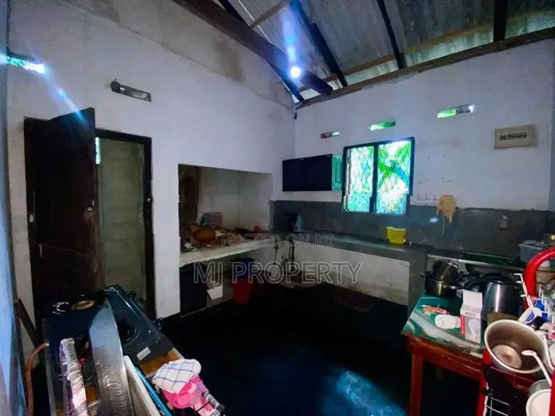 ( IS-1040) Valuable Single Storey House Sale in Padukka