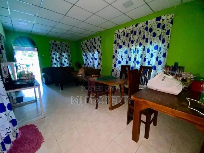( IS-1040) Valuable Single Storey House Sale in Padukka
