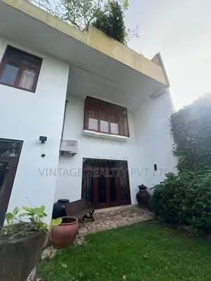 Commercial Building For Sale in Colombo 5.