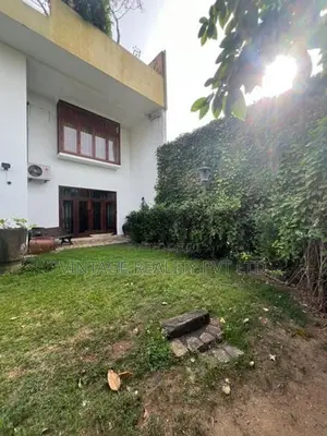 Commercial Building For Sale in Colombo 5.