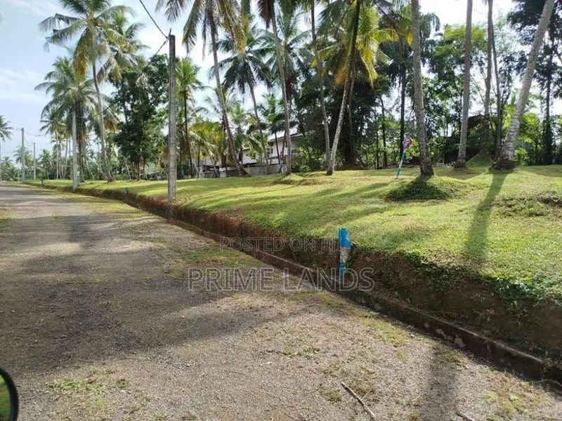 Land in Walihinda