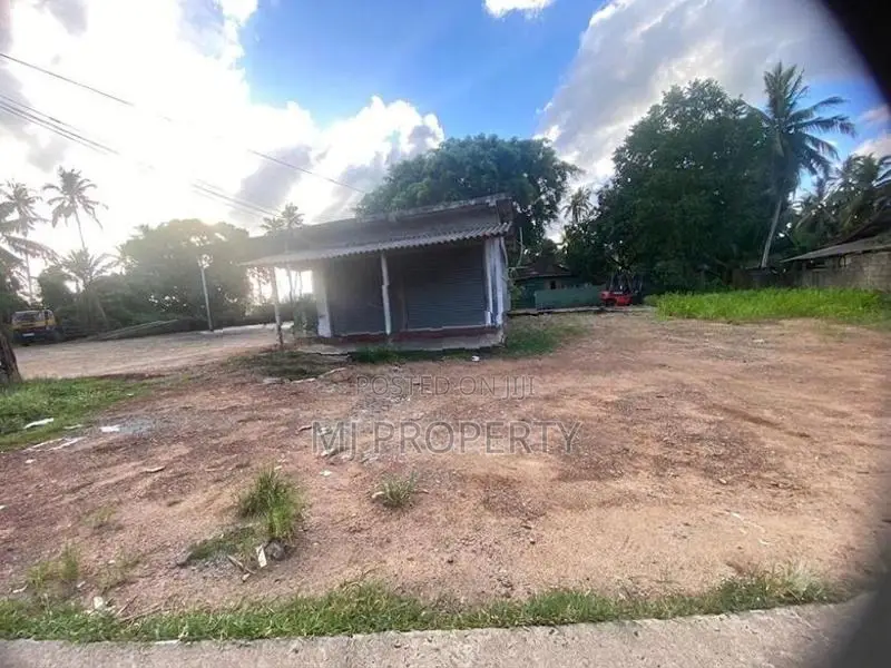 ( TC-1075) Valuable Commercial Shop Space Rent in Panagoda Embulgama