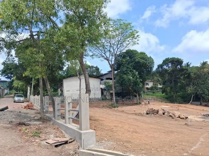 මාලබෙන් ඉඩමක්