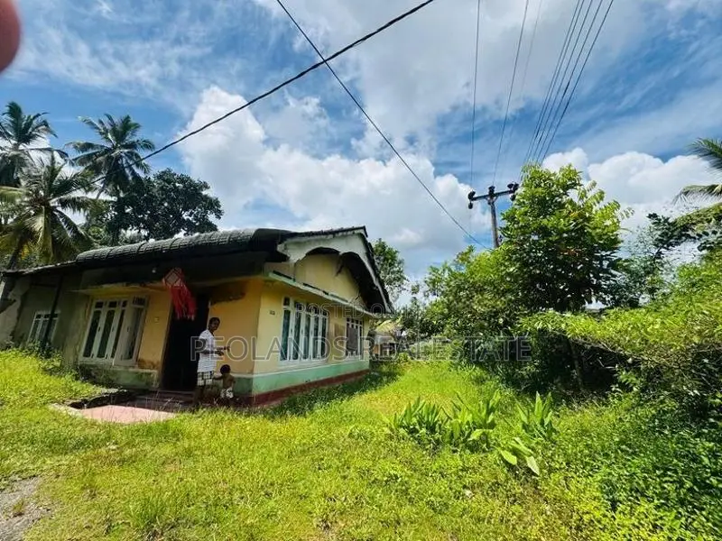 (RL650) 10.5 Perch Land with House for Sale in Horana