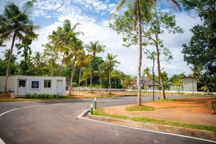 කදිම ඉඩම් හෝකන්දරින්