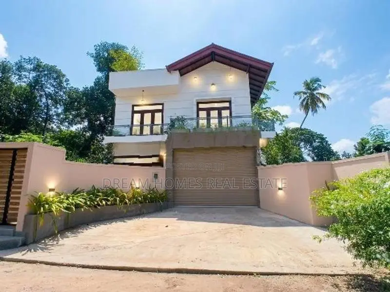 Brand New Luxury House for Sale - Pannipitiya