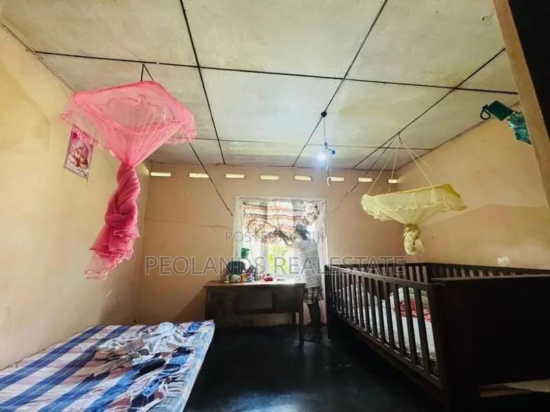 (RL650) 10.5 Perch Land with House for Sale in Horana