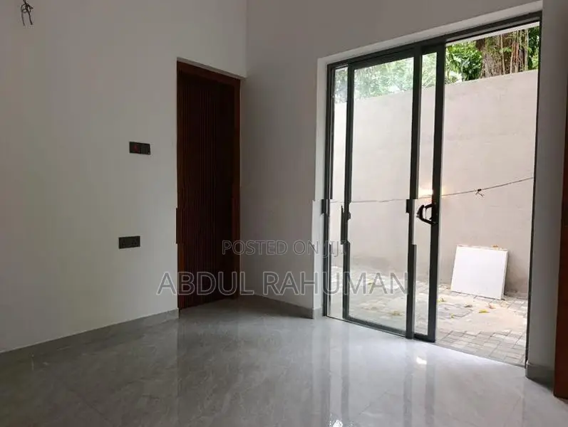 1st Floor Mount Lavinia No Parking House for rent