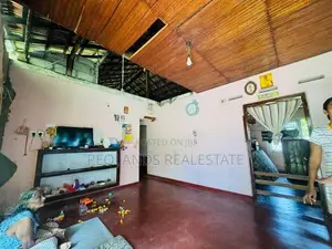 (RL650) 10.5 Perch Land with House for Sale in Horana