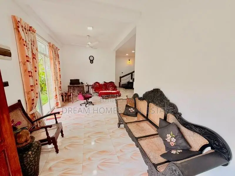 Beautiful 5-Bedroom House for Sale – Kahathuduwa Area