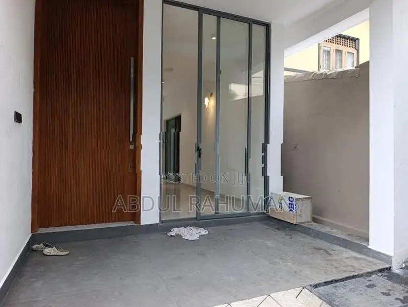 1st Floor Mount Lavinia No Parking House for rent