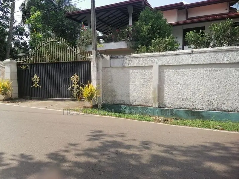 Spacious 8-Bedroom House for Sale - Piliyandala ( Property Id H2852 )