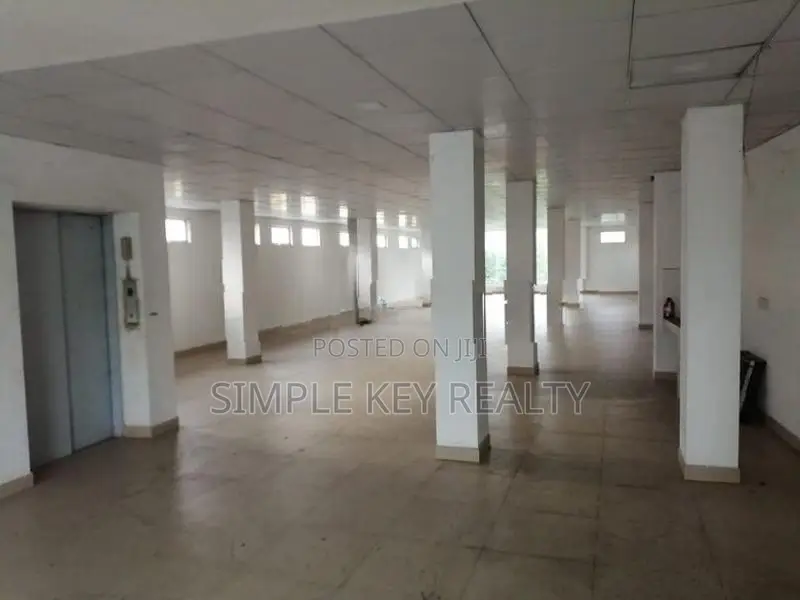 Commercial Building for Sale in Gampaha Feceing Colombo Kanday Road
