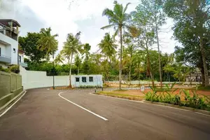 කදිම ඉඩම් හෝකන්දරින්