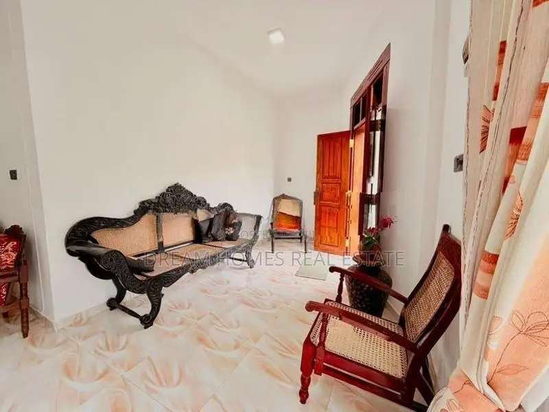 Beautiful 5-Bedroom House for Sale – Kahathuduwa Area