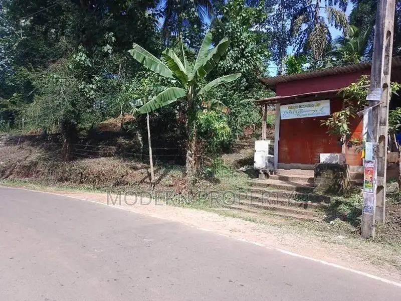 Land and shop for sale in Matale