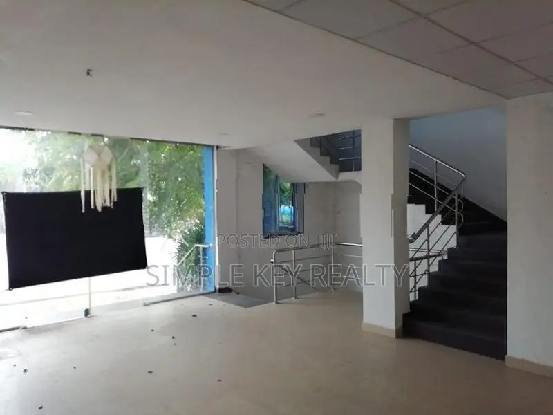 Commercial Building for Sale in Gampaha Feceing Colombo Kanday Road