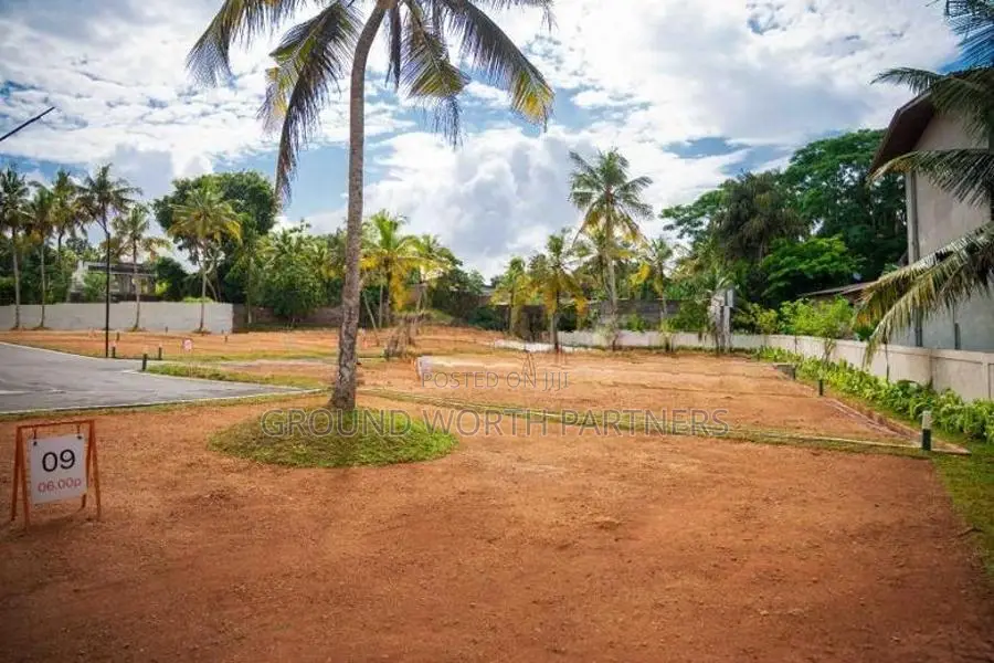 තලවතුගොඩ හෝකන්දරින් අගනා බිම් කොටස් කිහිපයක් විකිණීමට