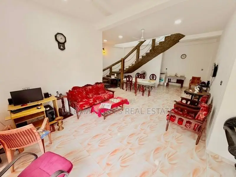 Beautiful 5-Bedroom House for Sale – Kahathuduwa Area