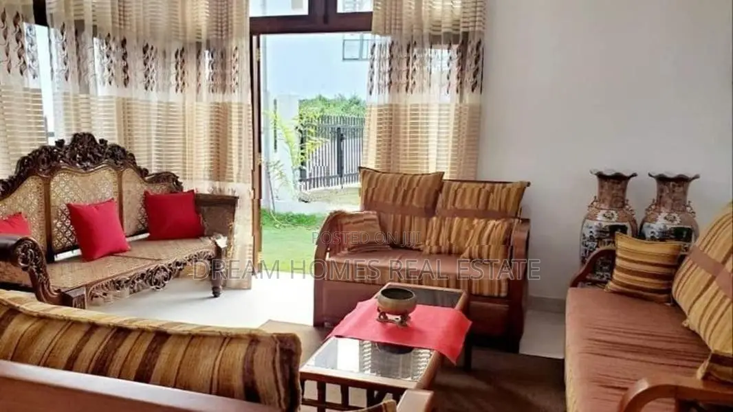 පදිංචියට තැනූ දෙමහල් නිවසක් විකිණීමට මත්තෙගොඩ
