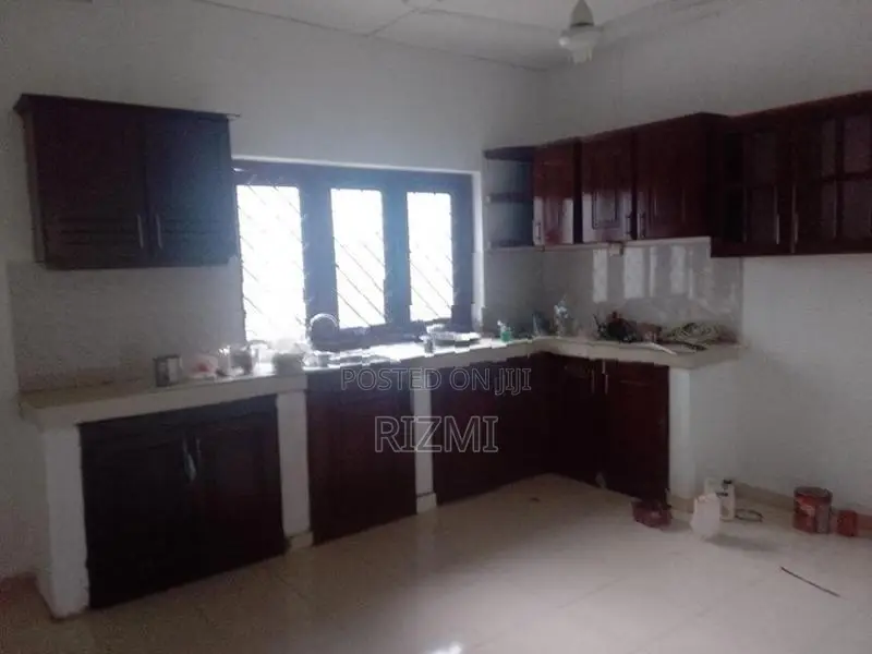 3BR ground Floor house for rent in dehiwala sudarsana road