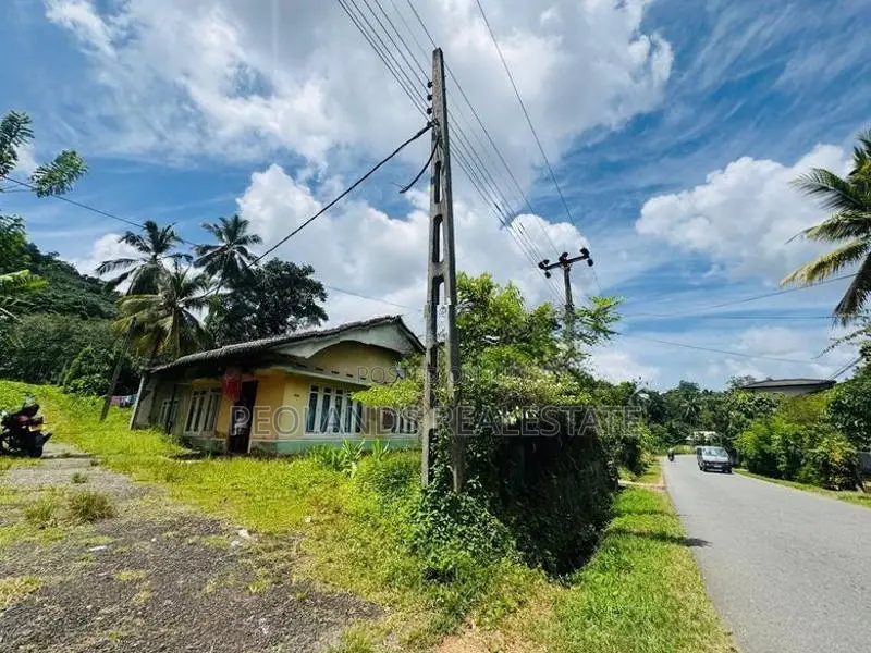 (RL650) 10.5 Perch Land with House for Sale in Horana