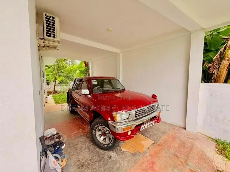 Beautiful 5-Bedroom House for Sale – Kahathuduwa Area