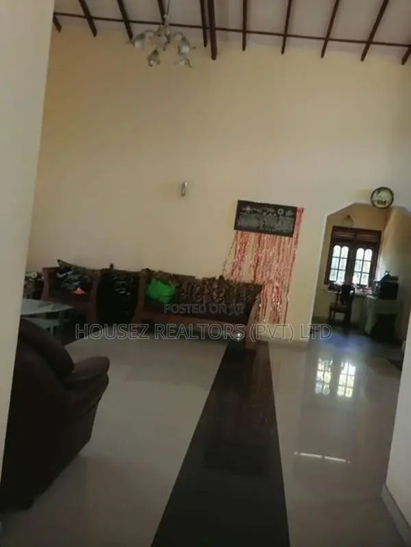 Spacious 8-Bedroom House for Sale - Piliyandala ( Property Id H2852 )