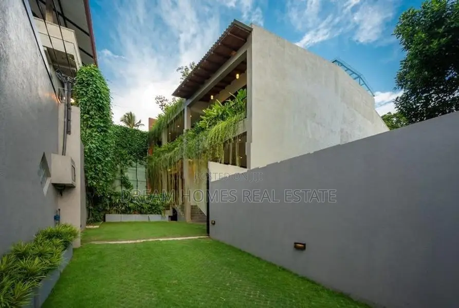 Super Luxury House for Sale – Battaramulla, Koswaththa