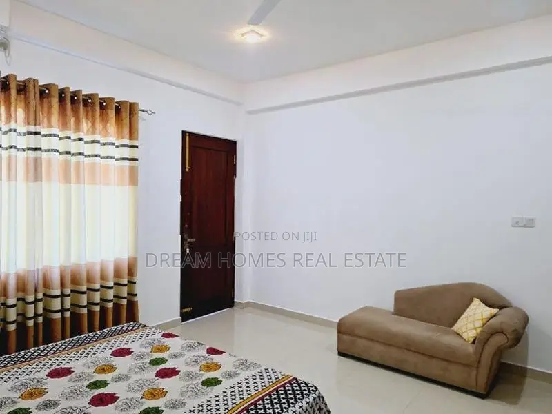 4-Storey -Generating Property with 3 Apartments-Thalapathpitiya