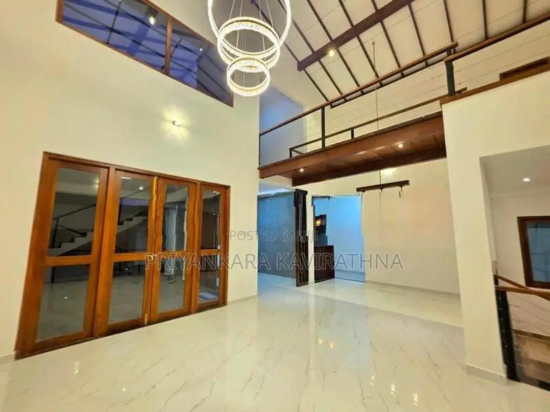 නවීන පන්නයේ සුකෝපබෝගී අලුත්ම දෙමහල් නිවස විකිනීමට - කැස්බෑව
