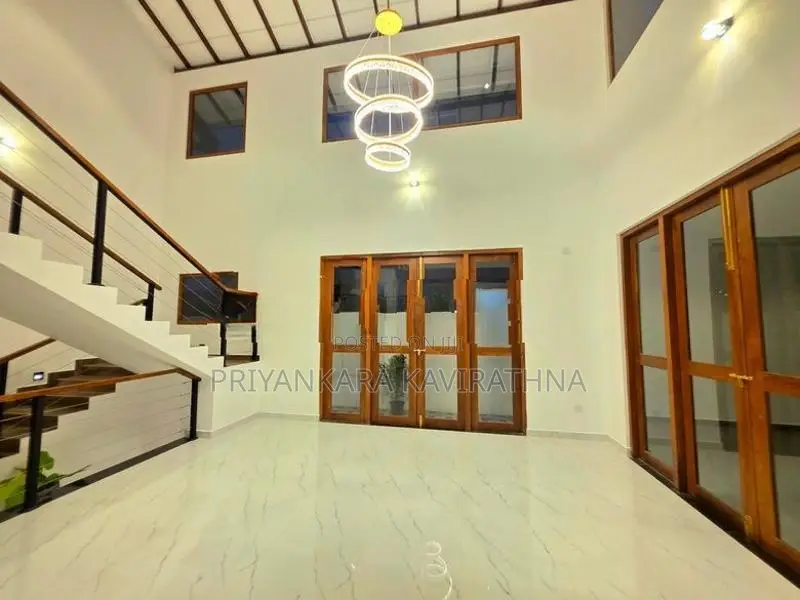 නවීන පන්නයේ සුකෝපබෝගී අලුත්ම දෙමහල් නිවස විකිනීමට - කැස්බෑව