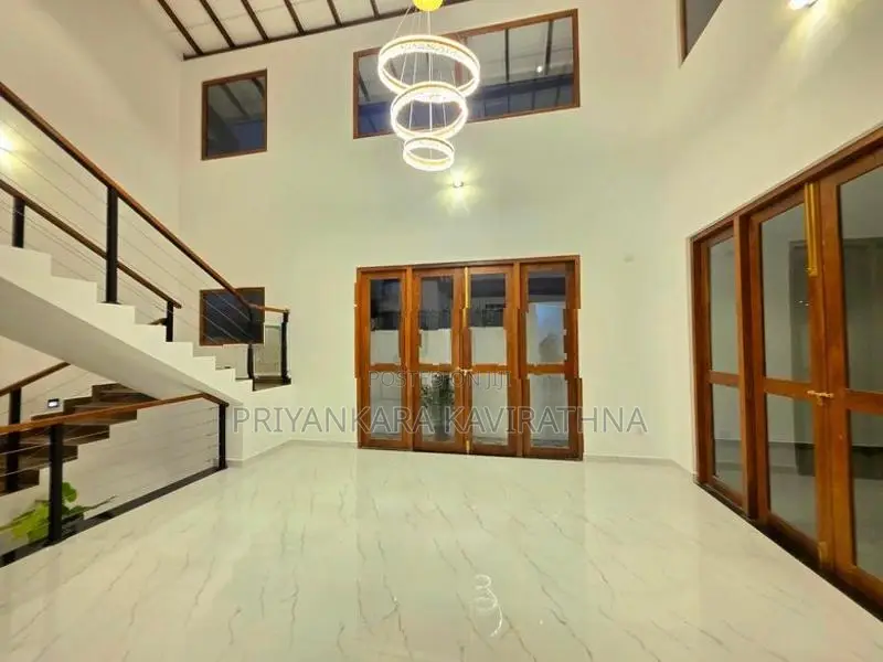 නවීන පන්නයේ සුකෝපබෝගී අලුත්ම දෙමහල් නිවස විකිනීමට - කැස්බෑව