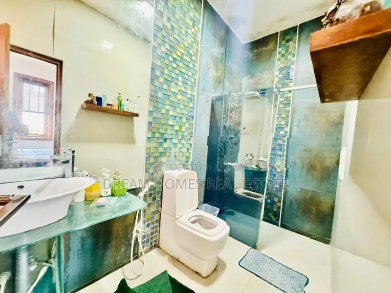 Spacious 5-Bedroom Residence for Sale-Colombo 03