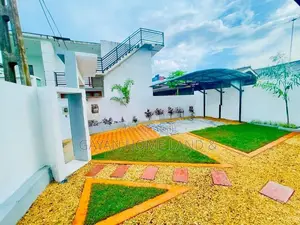 පර්චස් 9.5 ක ඉදිවූ අලුත්ම දෙමහල් නිවසක් බස් පාර අද්දරින් ජයලියගම