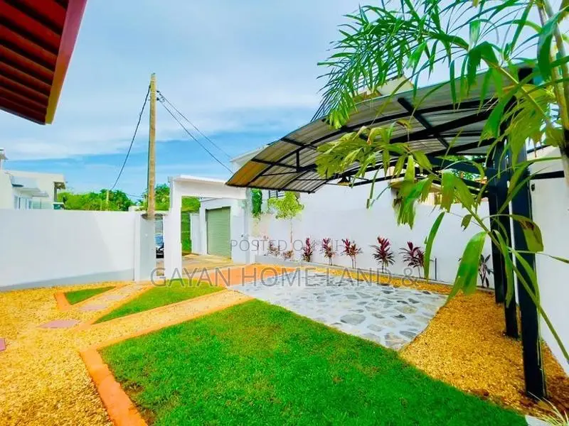 පර්චස් 9.5 ක ඉදිවූ අලුත්ම දෙමහල් නිවසක් බස් පාර අද්දරින් ජයලියගම