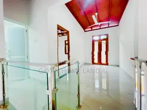 පර්චස් 9.5 ක ඉදිවූ අලුත්ම දෙමහල් නිවසක් බස් පාර අද්දරින් ජයලියගම