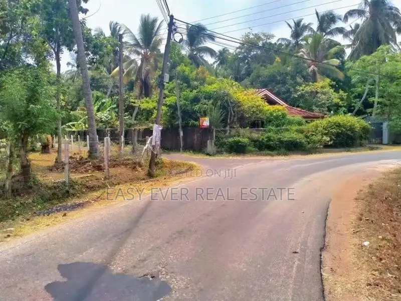 මාරවිල නාත්තන්ඩිය අතර වටිනා නිවසක් සමග ඉඩමක් / DU 16049