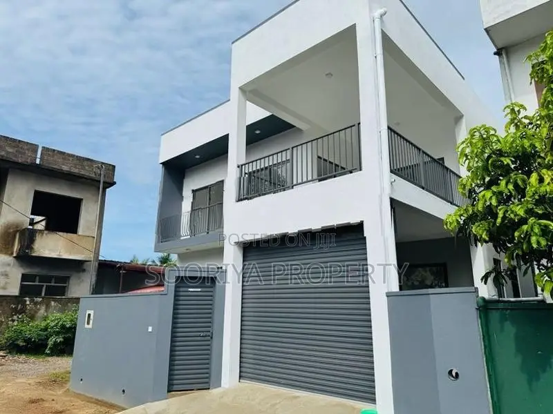 පදිංචි නොවූ සුඛෝපභෝගී දෙමහල් නිවසක් විකිණීමට - Piliyandala