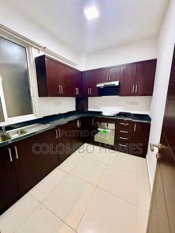 Luxurious 4 Bed Room Apartment for Rent - Colombo 04