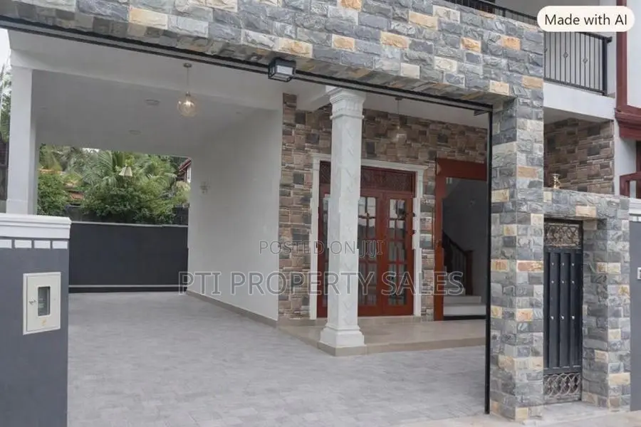 Luxury Three-Story House for Sale – Kesbewa (Sudarshana Mawatha)